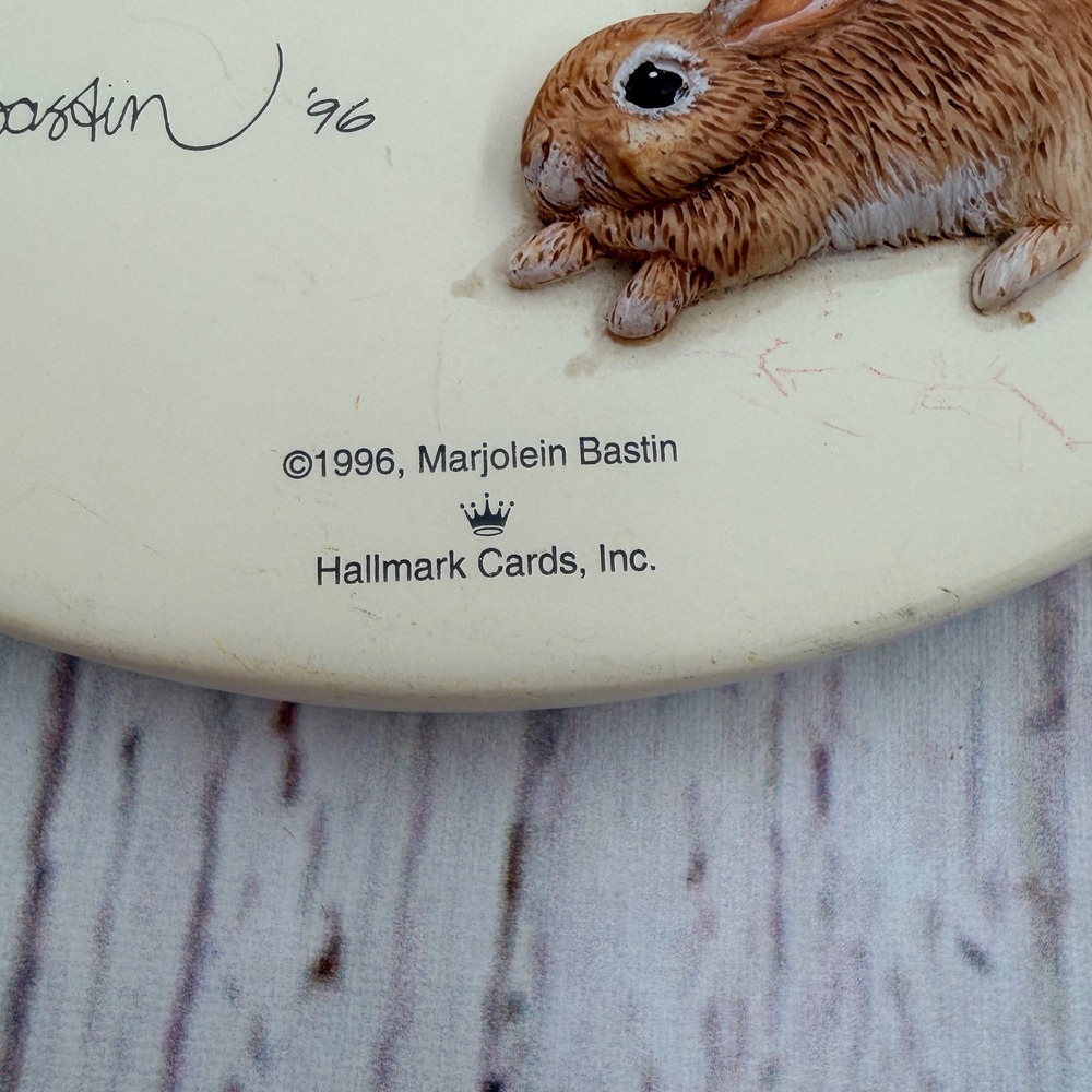 Vintage 1996 Marjolein Bastin Hallmark Rabbit Winter‎ Snow Resin Ornament Oval - Picture 5 of 7